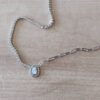 COLGANTE DE ACERO CADENA ESLABÓN FORCET COMBINADA CON CADENA DE STRASS Y DIJE CON DIJE CENTRAL OVAL CON STRASS. LARGO 40 + 5 CM EXT.