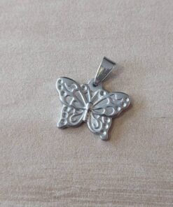 DIJE DE ACERO MARIPOSA TRABAJADA. TAMAÑO 17 X 25 MM