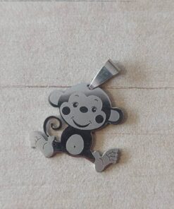DIJE DE ACERO MONITO. MEDIDAS APROX. 25 X 25 MM