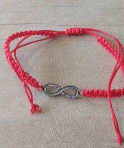 PULSERA DE HILO ROJO AJUSTABLE CON DIJE DE ACERO INFINITO CON STRASS.