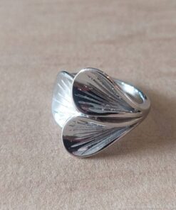 ANILLO DE ACERO PETALOS