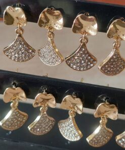 BLISTER DE AROS PASANTE DE ACERO DORADO ABANICO COLGANTE CON STRASS. X 12 PARES.
