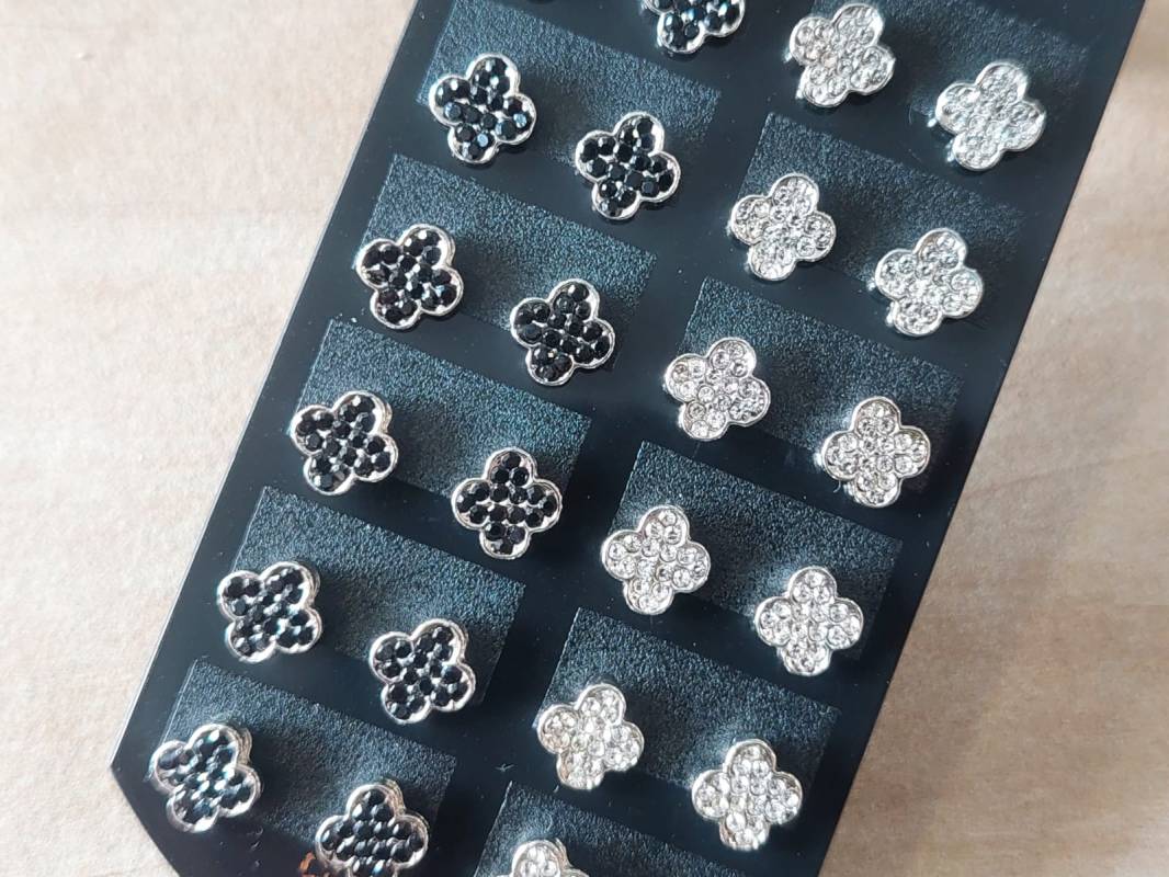 BLISTER DE AROS DE ACERO ESTILO VAN CLEEF X 12 PARES.