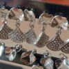 BLISTER DE AROS PASANTE DE ACERO ABANICO COLGANTE CON STRASS. X 12 PARES.