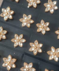 BLISTER DE AROS DE ACERO DORADO FLOR CON STRASS X 12 PARES.