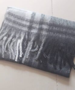 BUFANDON ESCOCES TONOS NEGRO Y GRISES CON FLECOS 55 X 200 CM