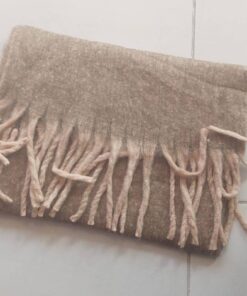 BUFANDÓN JASPEADO VERDE MUSGO CON FLECOS BEIGE. 50 X 190 CM