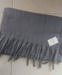 BUFANDON LISO GRIS CON FLECOS 55 X 200 CM