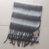 BUFANDON RAYADO NEGRO Y GRIS CON FLECOS. TAMAÑO 45 X 200 CM
