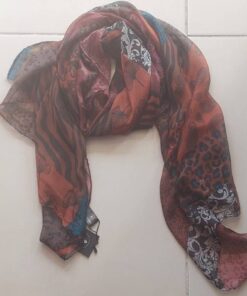PASHMINA ESTAMPADA ANIMAL PRINT. DETALLE PETROLEO. 80 X 180 CM.