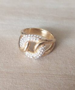 ANILLO DE ACERO DORADO CON CIRCULO CON STRASS BLANCO ENTRELAZADO