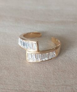 ANILLO DE ACERO DORADO ABIERTO CON STRASS BAGUETTE