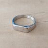 ANILLO DE ACERO SELLO RECTANGULAR. (7 MM)
