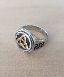 ANILLO DE ACERO ESTILO SELLO CON SIMBOLO CELTA DE TRIQUETA DORADO.