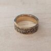 ANILLO DE ACERO DORADO ALIANZA LABRADA