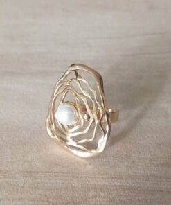 ANILLO DE ACERO DORADO FLOR CALADA CON PERLA