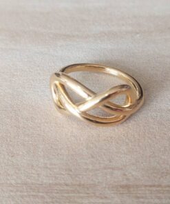 ANILLO DE ACERO DORADO INFINITO ENTRELAZADO CERRADO