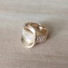 ANILLO DE ACERO DORADO CINTO CON STRASS BLANCO