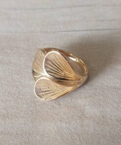 ANILLO DE ACERO DORADO PETALOS
