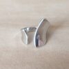 ANILLO DE ACERO ABSTRACTO ABIERTO