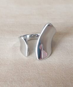 ANILLO DE ACERO ABSTRACTO ABIERTO