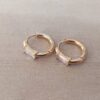 ARO DE ACERO DORADO ARGOLLA CON BISAGRA 15 MM Y FRENTE CON STRASS BLANCO RECTANGULAR