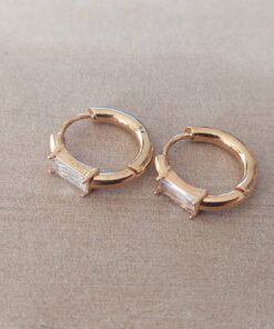 ARO DE ACERO DORADO ARGOLLA CON BISAGRA 15 MM Y FRENTE CON STRASS BLANCO RECTANGULAR