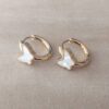 ARO DE ACERO DORADO ARGOLLA CON BISAGRA 15 MM CON APLIQUE MARIPOSA