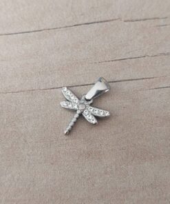 DIJE DE ACERO LIBÉLULA CON STRASS. TAMAÑO 11 X 15 MM
