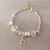 PULSERA DE ACERO DORADO COLA DE RATÓN 3 MM CON DONAS GAMA BEIGE Y ESTRELLA. LARGO 19 CM EXT. 3 CM