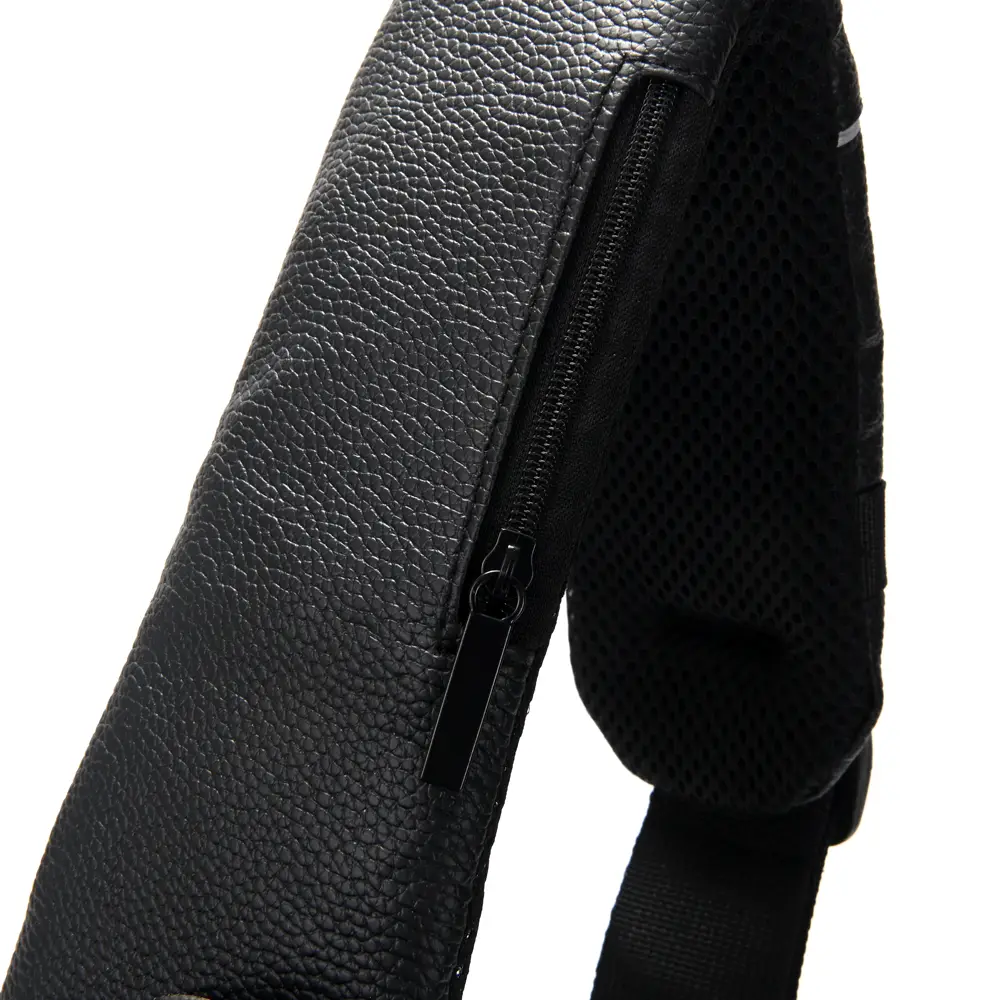 Morral Sling con cerradura y USB PU graneado 32x18x10cm bolsillo horizontal x 1u - Imagen 7