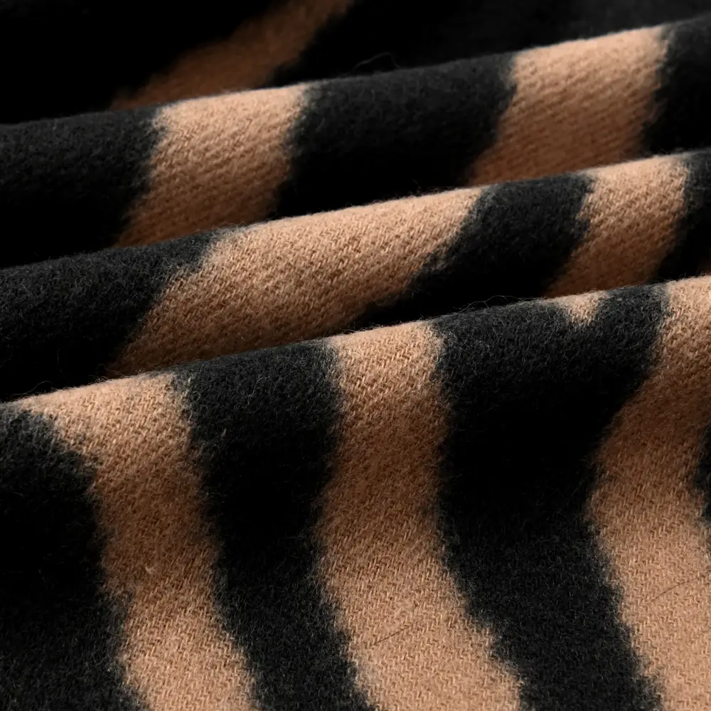 Bufanda Skora animal print 69x170cm - Imagen 5