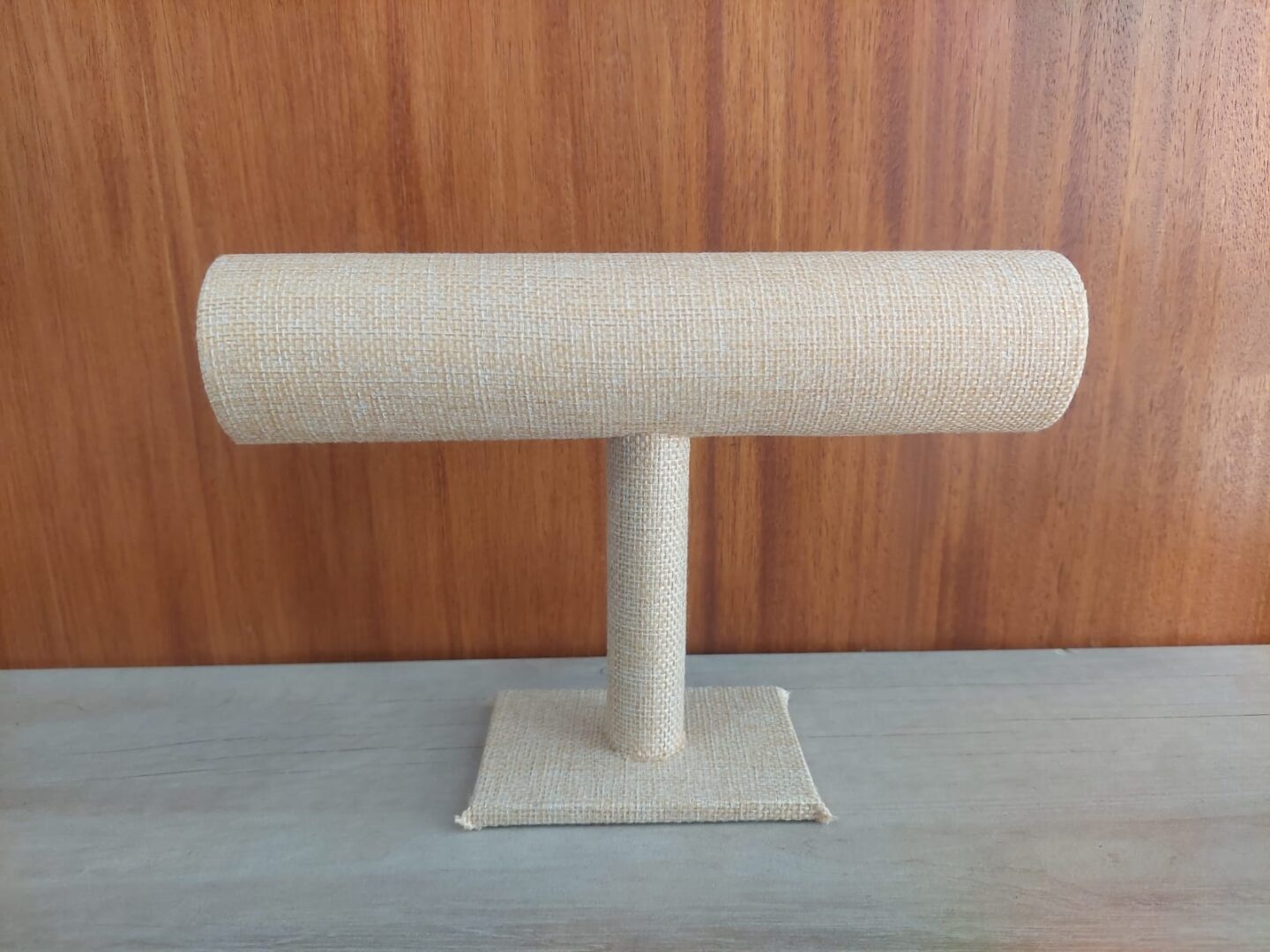 EXHIBIDOR PARA PULSERAS TUBO DE RUSTICO BEIGE 23 CM EN 1 NIVEL