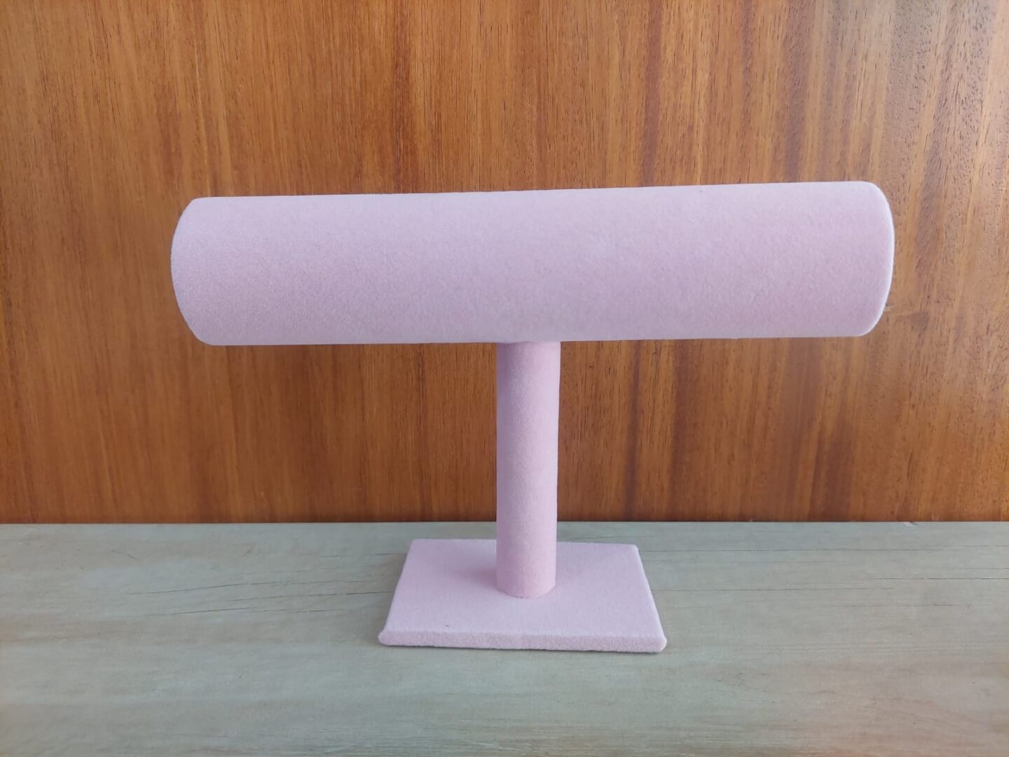 EXHIBIDOR PARA PULSERAS TUBO DE FELPA ROSA 23 CM EN 1 NIVEL