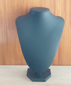 EXHIBIDOR DE CUERINA PARA CADENAS Y COLGANTES COLOR NEGRO. TAMAÑO: 28 CM DE ALTO.