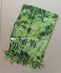 PAREO HINDU CON FLECOS MONOCOLOR VERDE CON FLORES 100 X 180 CM