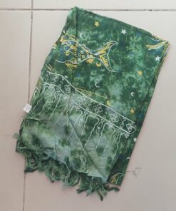 PAREO HINDU CON FLECOS MONOCOLOR VERDE CON PECES 100 X 180 CM