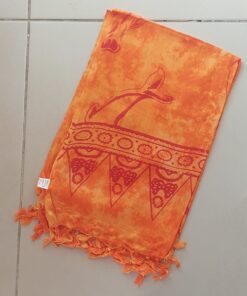 PAREO HINDU CON FLECOS MONOCOLOR NARANJA CON DELFINES 100 X 180 CM