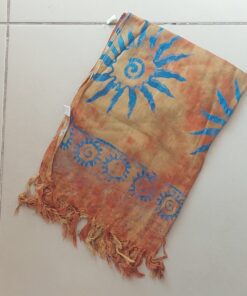 PAREO HINDU CON FLECOS MONOCOLOR MARRÓN CON SOLES 100 X 180 CM.