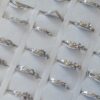 ANILLOS DE ACERO X 36 UNIDADES CON STRASS SURTIDOS EN MEDIDAS. (MEDIDAS DEL 16 AL 20)