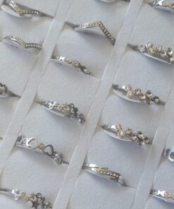 ANILLOS DE ACERO X 36 UNIDADES CON STRASS SURTIDOS EN MEDIDAS. (MEDIDAS DEL 16 AL 20)