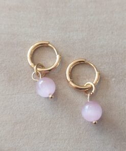 ARO DE ACERO DORADO ARGOLLA 2 MM CON BISAGRA Y PERLA OJO DE GATO ROSA COLGANTE. DIÁMETRO 12 MM