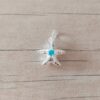 DIJE DE ACERO BLANCO ESTRELLA DE MAR CON STRASS TURQUESA. MEDIDA 15 MM