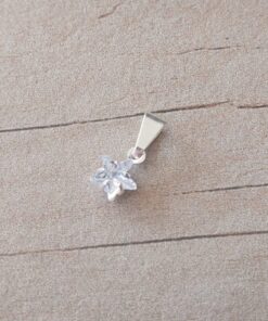 DIJE LAMINADO EN PLATA CUBIK ESTRELLA ENGARZADA BLANCA (6MM). LARGO 13 MM