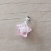 DIJE LAMINADO EN PLATA NUBE ESTRELLA COLOR ROSA, BRILLA EN LA OSCURIDAD. TAMAÑO 22 MM