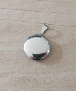 DIJE DE ACERO RELICARIO REDONDO LISO. APTO PARA GRABAR. DIÁMETRO 20 MM