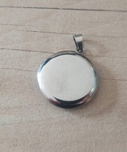 DIJE DE ACERO RELICARIO REDONDO LISO APTO PARA GRABAR. DIÁMETRO 27 MM