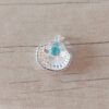 DIJE DE ACERO BLANCO OSTRA CON STRASS TURQUESA. TAMAÑO 15 X 17 MM