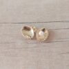 DIJE DE ACERO DORADO OSTRA DOBLE CON PERLA. TAMAÑO 13 MM