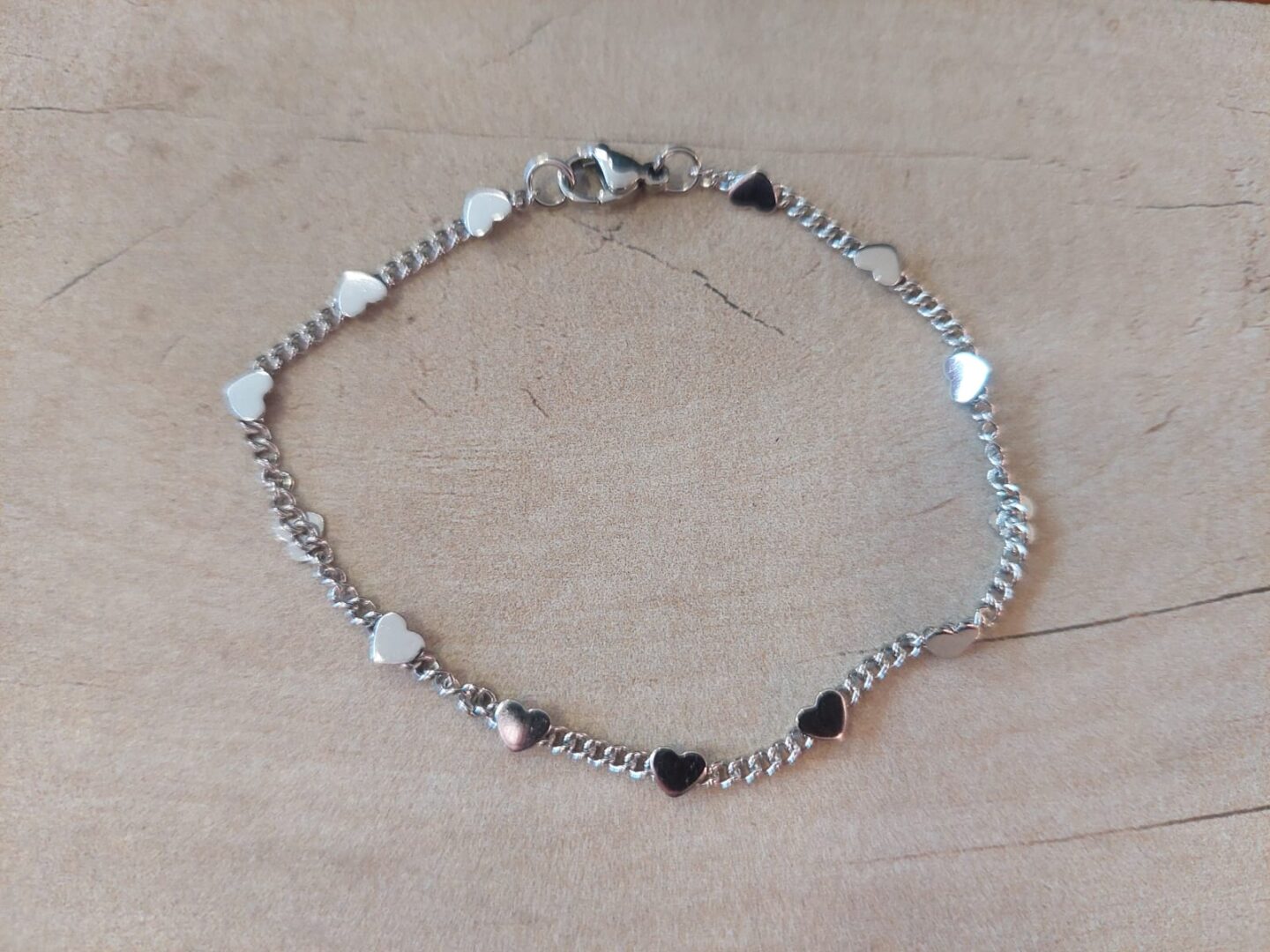PULSERA DE ACERO GRUMET CON CORAZONES SOLDADOS. LARGO 18 CM.